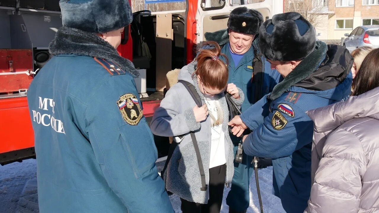 Новости красноярска сайт. Уроки ОБЖ С МЧС. Завьялов МЧС Красноярск. МЧС это ОБЖ. МЧС 24 Красноярск.