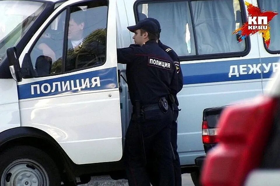 Полиция приехала. Полиция приехала на вызов. Милиция приехала. Вызвать полицию. Вызывайте полицию 2