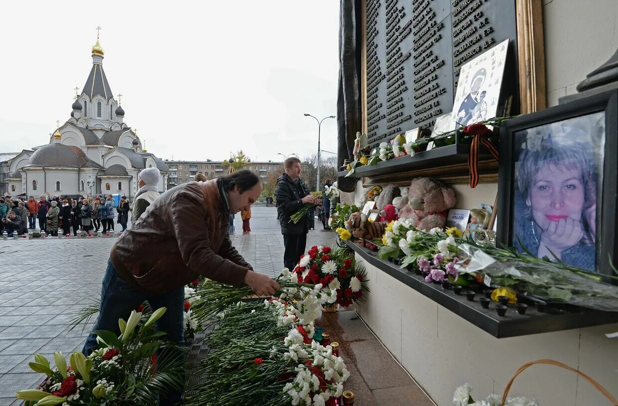 Дубровка Москва Норд ОСТ. Мемориал жертвам «Норд-оста» на Дубровке в Москве.