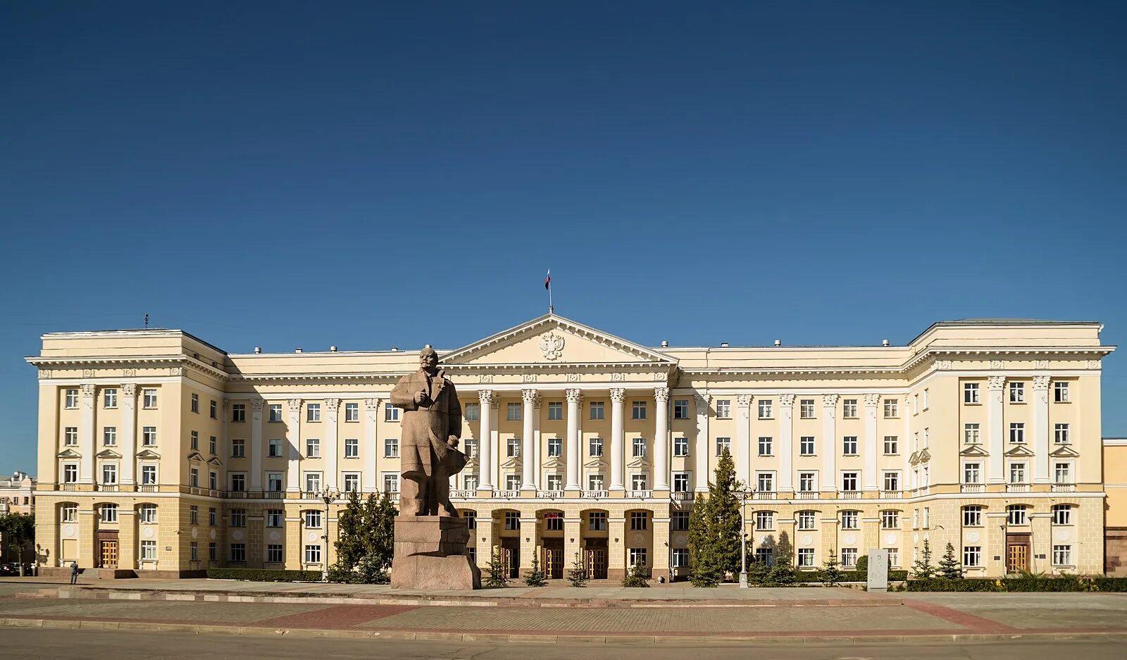 Площадь ленина 1а. Ленина 1 смоленск администрация. площадь ленина 1 смоленск. дом советов смоленск ленина 1. областная администрация смоленска.