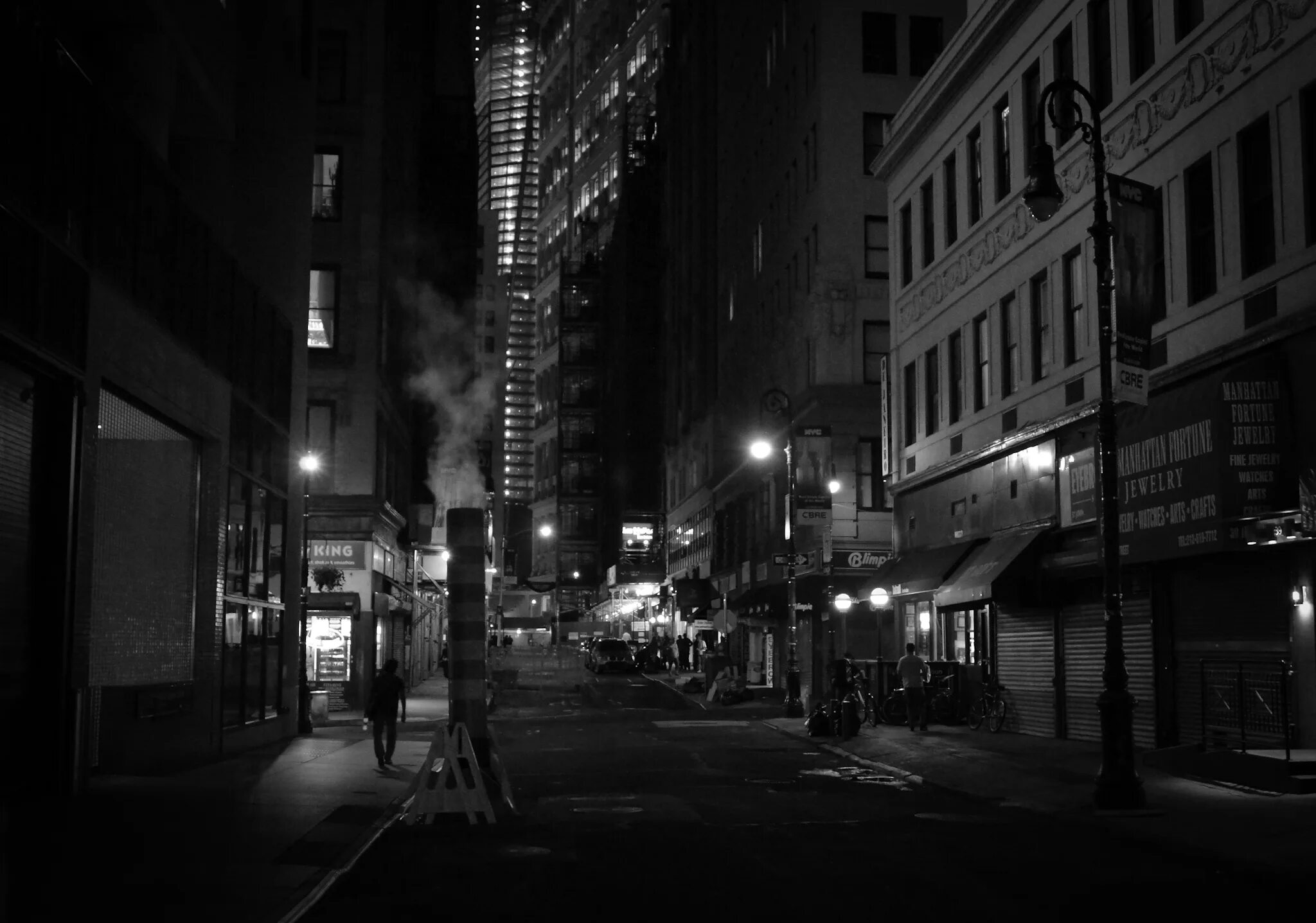 Какой черный на улице. Нью Йорк мафия переулок. Нью-Йорк Сити Манхэттен черно белый. Нью Йорк Найт стрит. Нуарный Нью-Йорк арт.