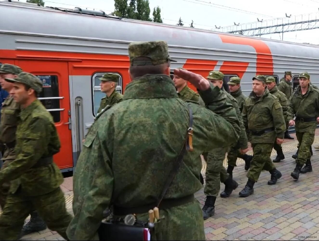 Военный поезд. Русский военнослужащий. Военные эшелоны России. Военный эшелон поезд. Группировка на границе с белоруссией