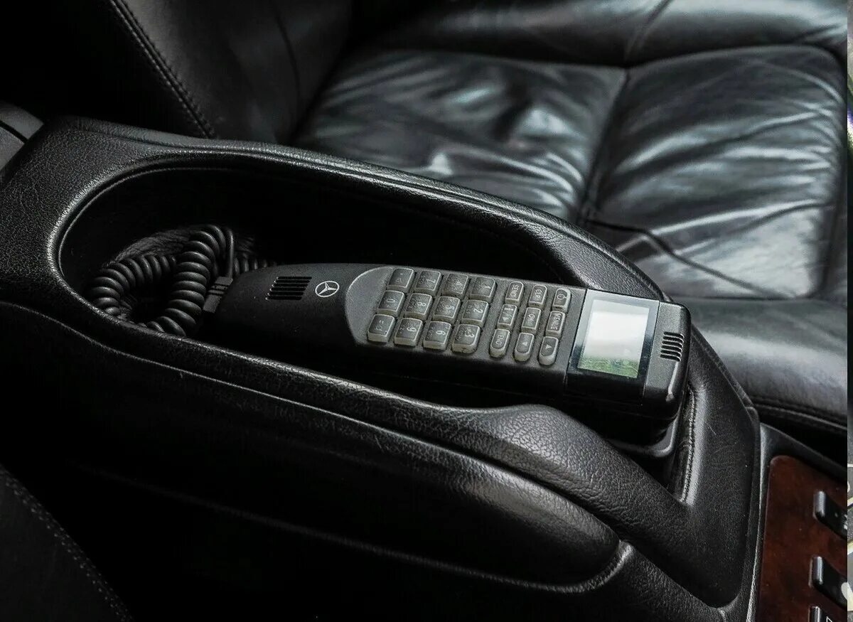 124 телефон. Штатный телефон мерседес w210. Мобильный телефон vertex d537 dark blue. 140 мерседес телефон в автомобиле в подлокотнике. Mercedes-benz w124 салон.