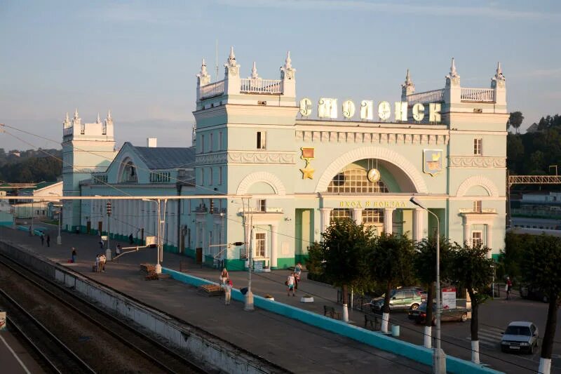 Ржд смоленск телефон. Вокзал Смоленск Центральный. ЖД вокзал Смоленск. Смоленск Вокзальная площадь 1 Железнодорожный вокзал Смоленск. Перрон вокзал Смоленск.