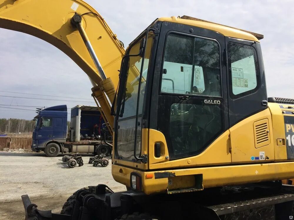 Купить экскаватор бу полноповоротный. Komatsu pw160. Komatsu pw160-7. Экскаватор колесный Коматсу w160. Komatsu pw160-7k.