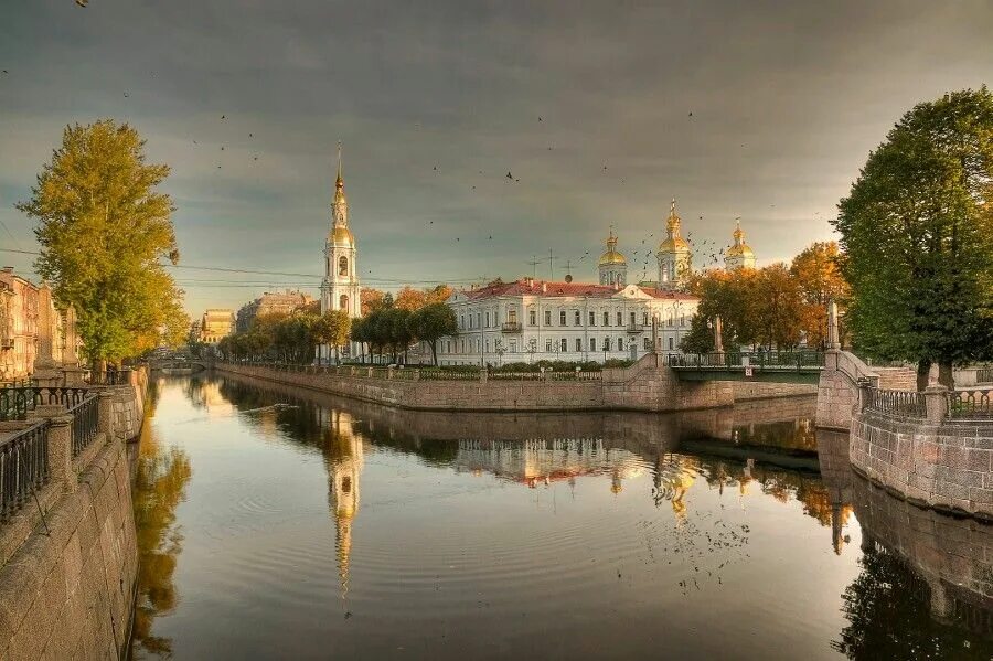 Выборгское ш. Логотип все двери. 40. Все здесь спб. Двери здесь.