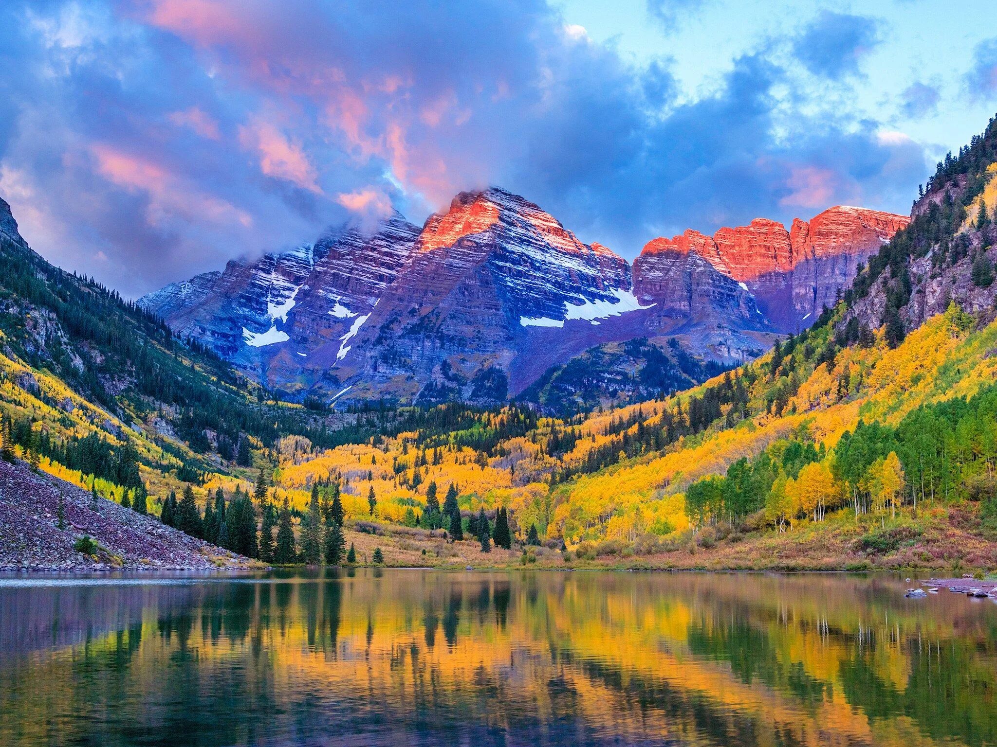 The mountains in are beautiful. Скалистые горы Колорадо. Горы роки Маунтин в США. Марун Беллс Колорадо США. Озеро марун Колорадо.