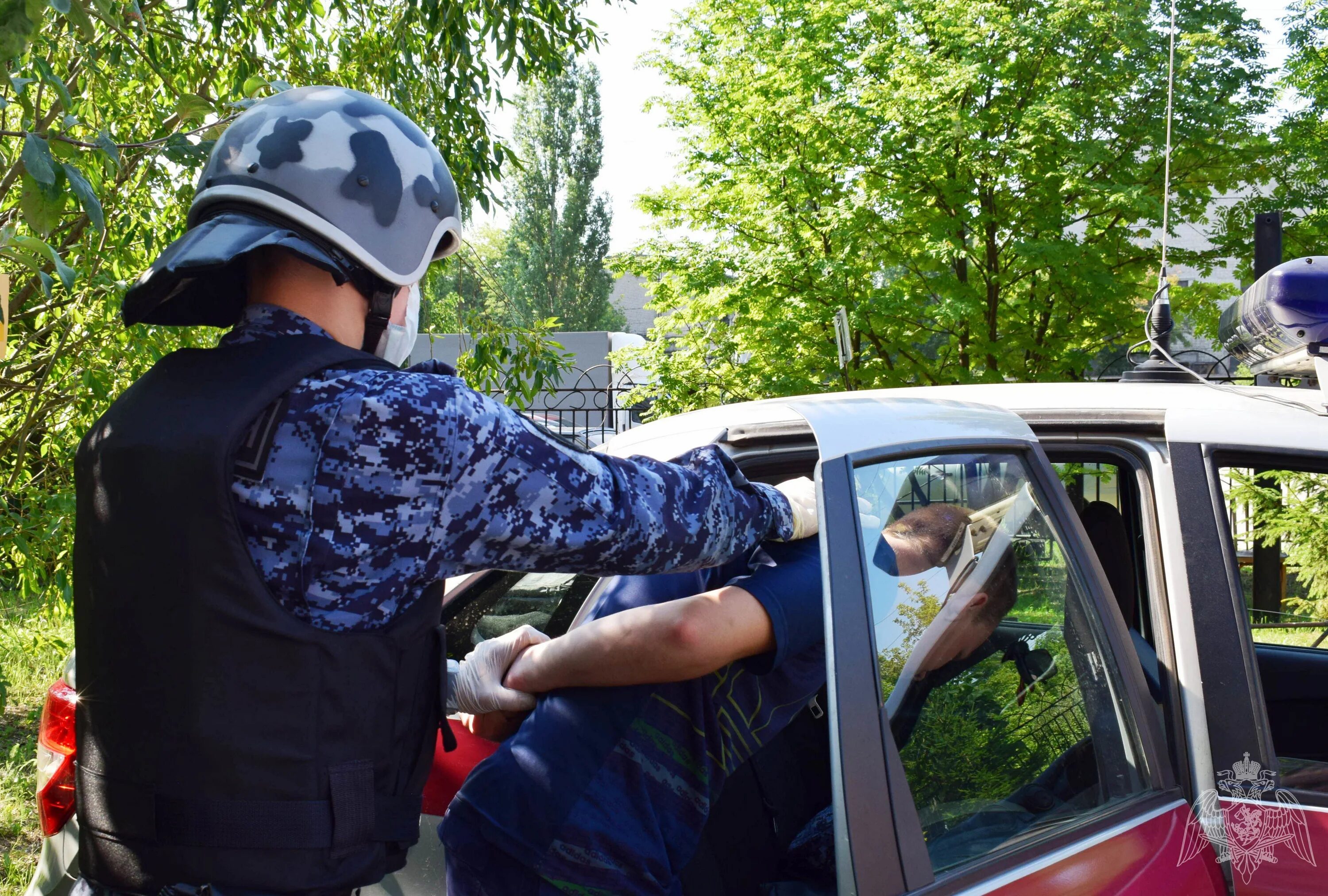 В городце сбежал. Росгвардия задержание. Росгвардия задержала. Росгвардия задержание преступника. Россгвардия арест.