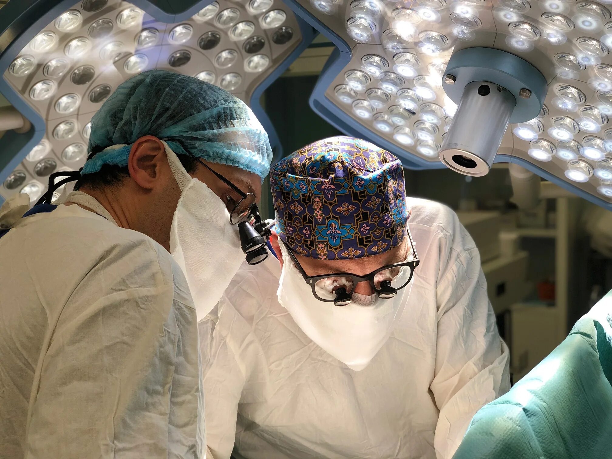 Сердечно сосудистый хирург. Сердечно сосудистые операции. Кардиохирургические операции. Сердечно сосудистые операции. Киевский нии сердечно сосуд стой хирургии.