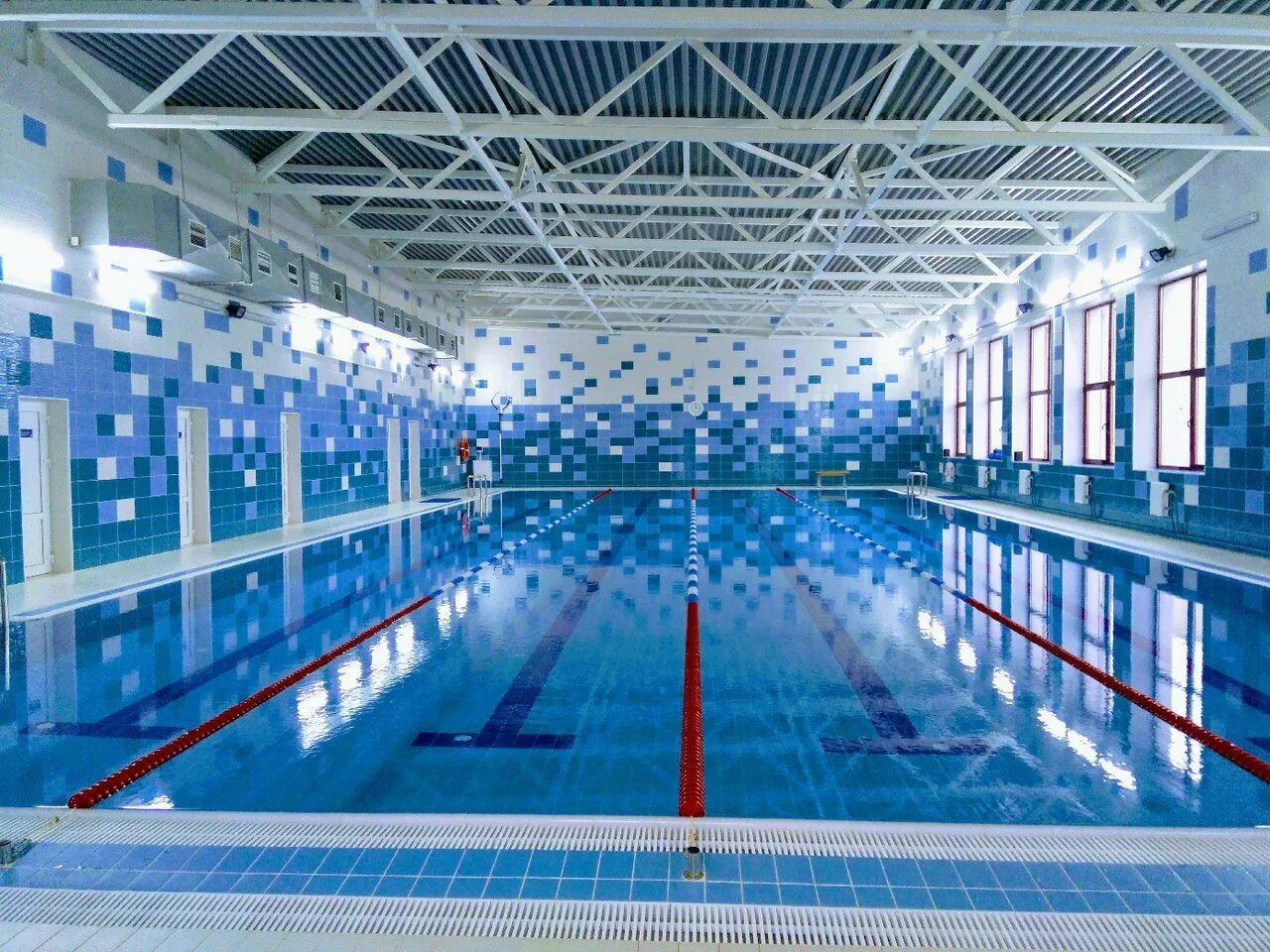 Плавательный бассейн. Бассейн круглосуточно в москве недорого. Бассейн в фитнес центре. Бассейн круглосуточно в москве недорого. Олимпийский центр анастасии давыдовой бассейн.