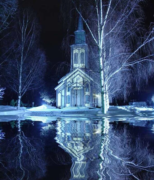 Зимняя Церковь. Храм зимней ночью. Церковь ночью зимой. Красивый храм зимой.