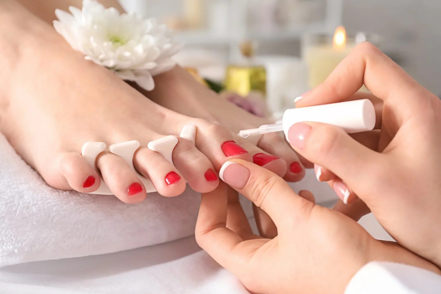 Manicure pedicure. Маникюр и педикюр. Педикюр. Педикюр в салоне. Салонный педикюр.