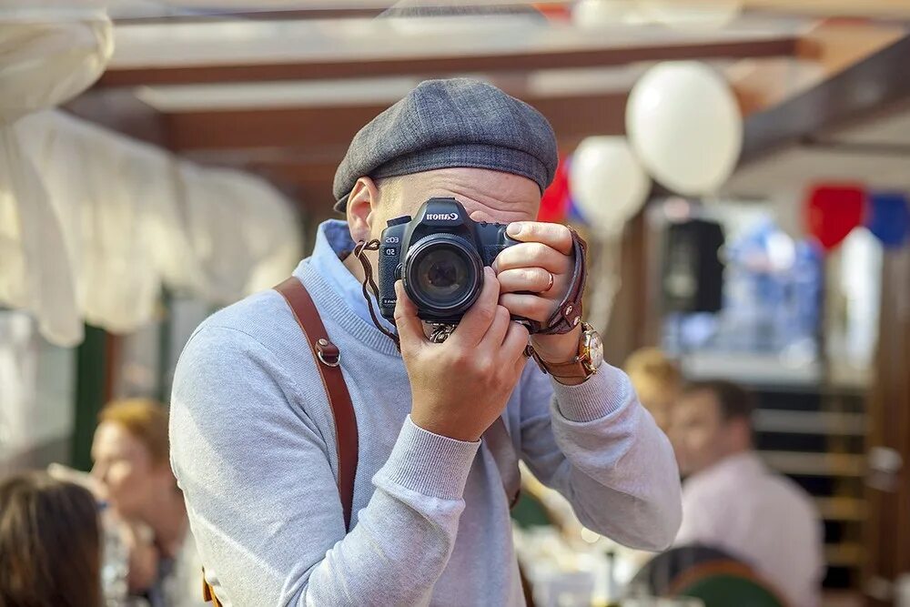 Как проходить фотографа. Фотограф на празднике. фотограф на мероприятии. фотограф н амероприятих. профессиональный праздник фотографа.