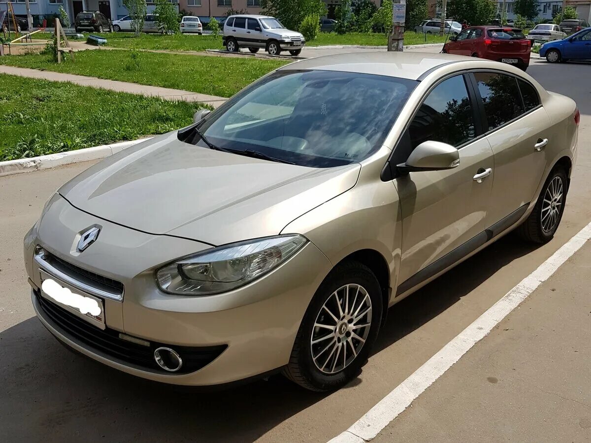 Рено флюенс 2012 купить. Renault Fluence 2012. Рено Флюенс 2013 бежевый. Renault Fluence бежевый. Рено Флюенс 2012 бежевый.