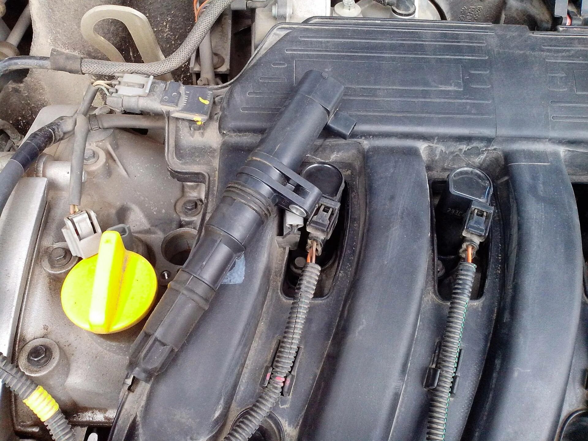 Свечи рено дастер 16 клапанов. Разъем катушки зажигания дастер 2. Дастер 1,3 свечи зажигания. Момент затяжки свечей рено дастер 2. Катушки зажигания рено дастер 2.