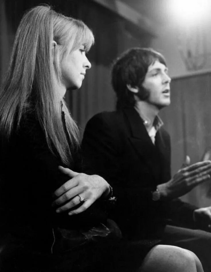 Paul MCCARTNEY and Jane Asher. Джейн Эшер и пол Маккартни. MCCARTNEY Jane Asher 1968. MCCARTNEY - Jane Asher.