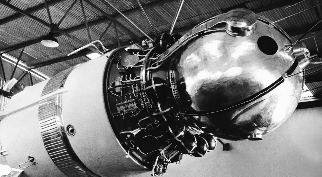 Первый пилотируемый космический полет год. Космический корабль Восток Юрия Гагарина. Космический корабль Гагарина Восток 1. Космический корабль Восток Юрия Гагарина 1961. Ракета Юрия Гагарина Восток-1.