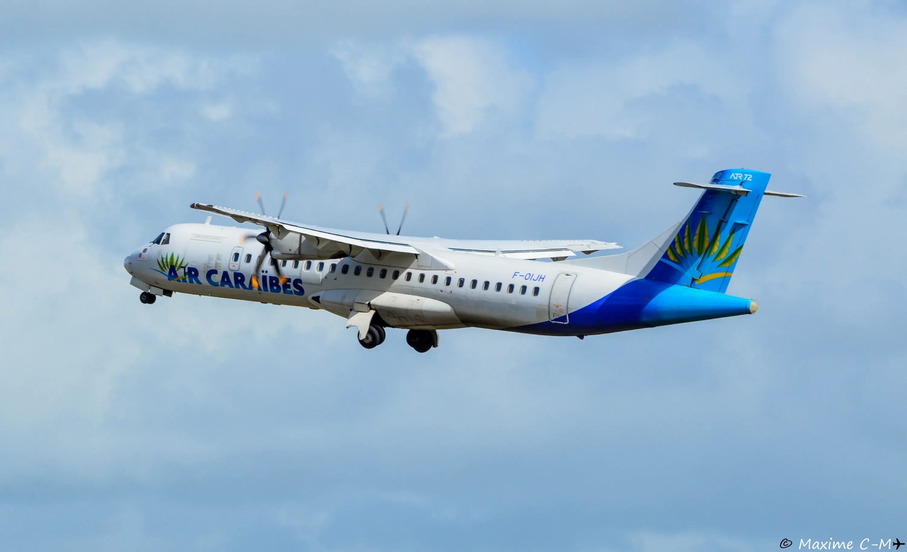 RA-67690 ATR 72-212A(500) UTair Aviation OneOfTheCrowd JetPhotos