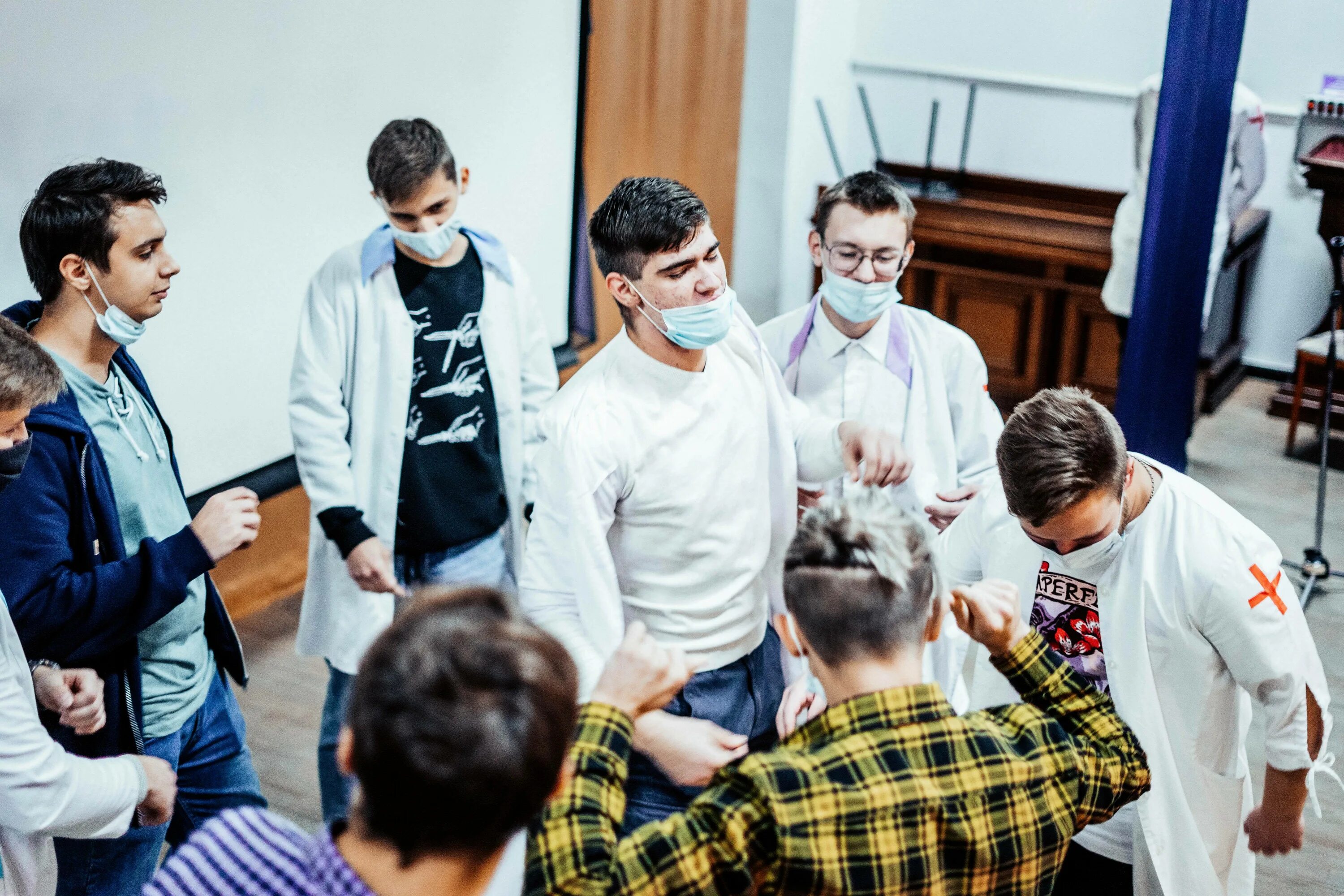 посвящение в студенты в колледже. прическа на посвящение в студенты. уралгуфк зал. посвящение в студенты в америке. посвящение в студенты в колледже.