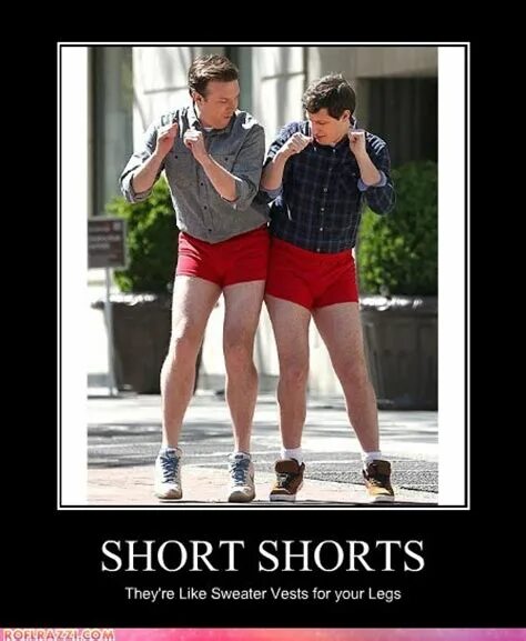Short like. Шорты Мем. Короткие шорты прикол. Мемы про шорты. Короткие шорты на мужчине приколы.