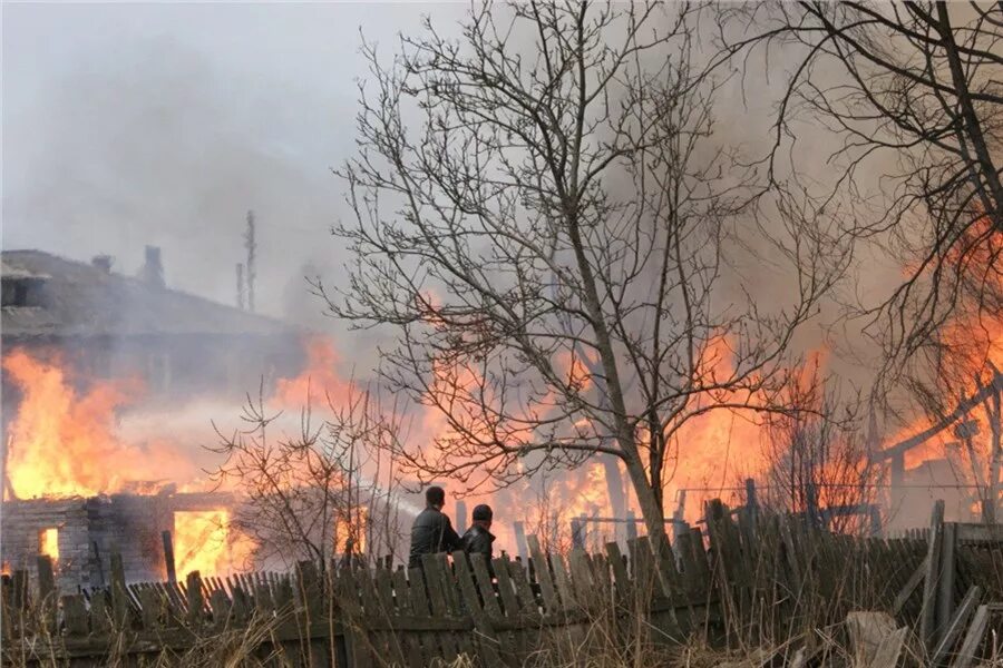 Погода лесосибирск сейчас. Лесосибирск пожар. Пожар в Лесосибирске сейчас. ЧП Лесосибирск. Пожар в Лесосибирске сегодня.