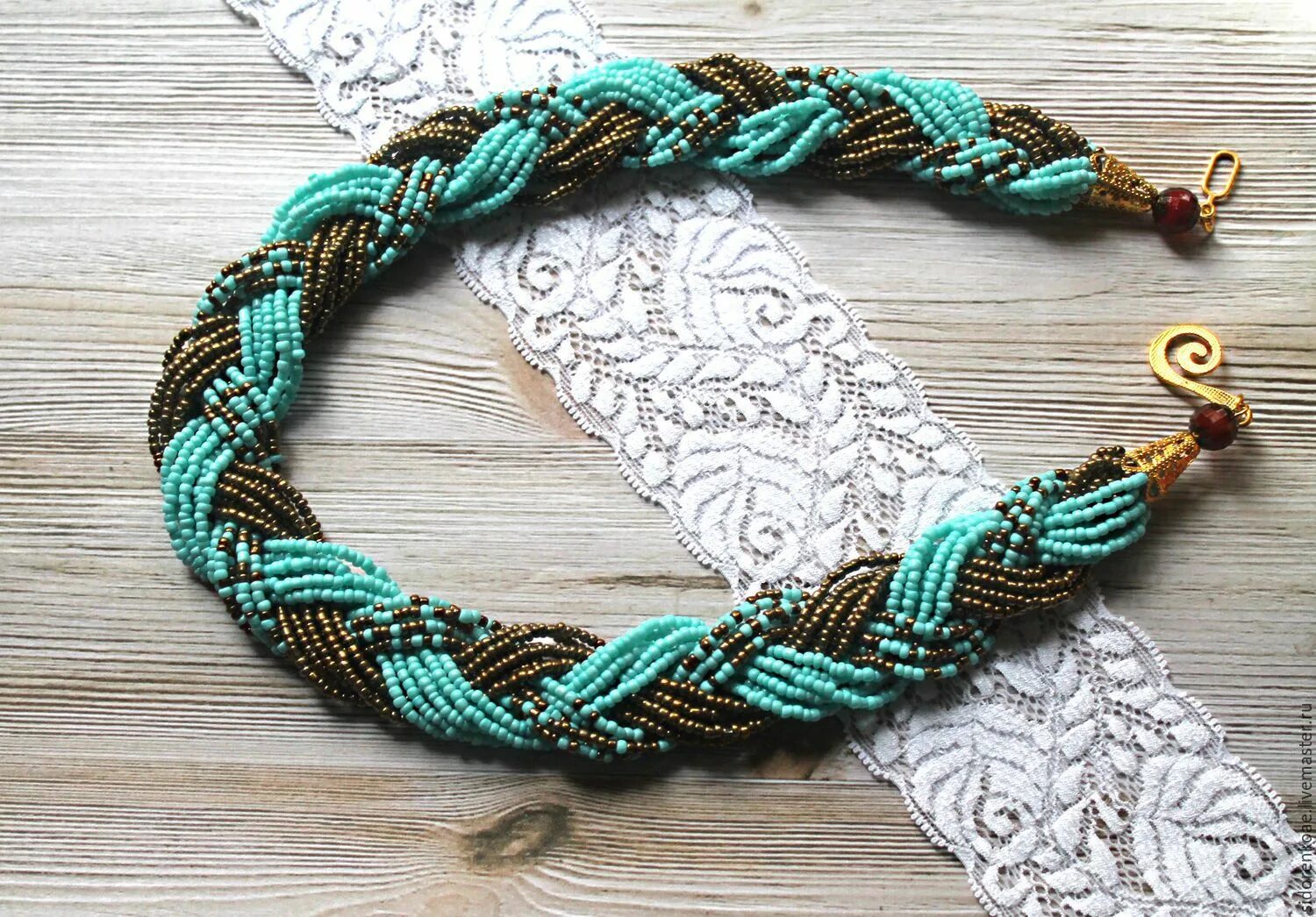 Колье косичка из бисера. Бусы из бисера косичкой. Колье цепь из бисера. Косичка из бисера. Колье косичка из бисера.