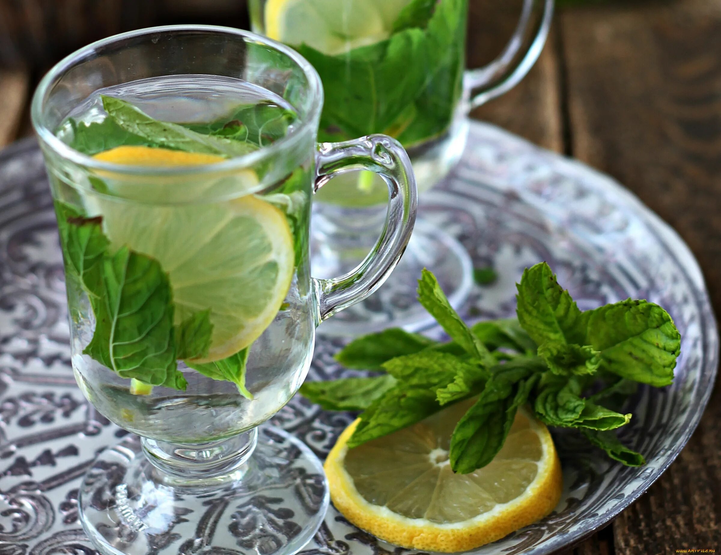 Лайм в чай. Зеленый чай лимон и мята. Лайм мята чай зеленый. Мята и зеленый чай. Мята мята Lemon.