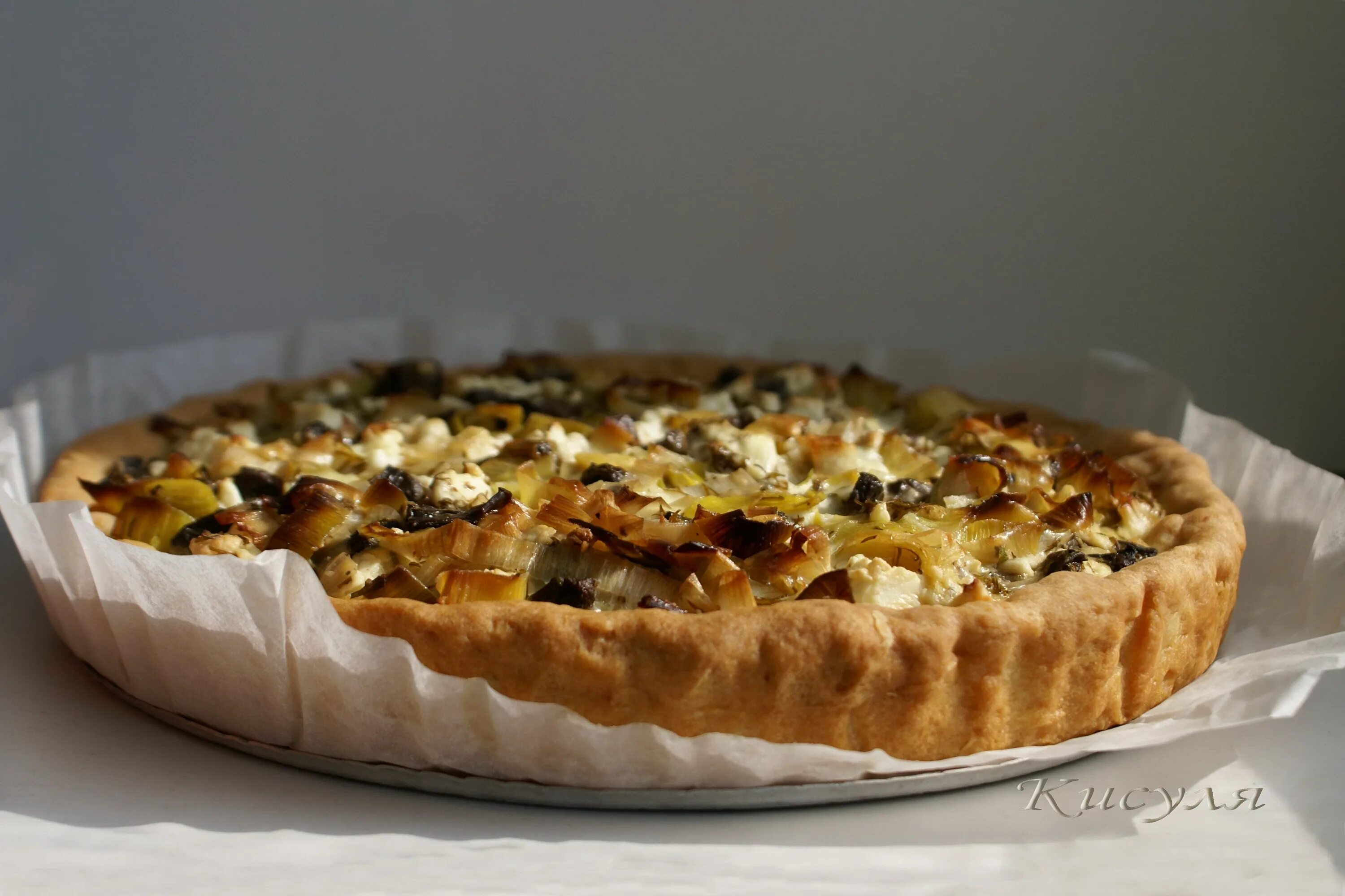 Киш лорен с ветчиной и сыром. Киш лорен (quiche lorraine). Дрожжевой киш. Киш с тунцом. Киш лоранский пирог.