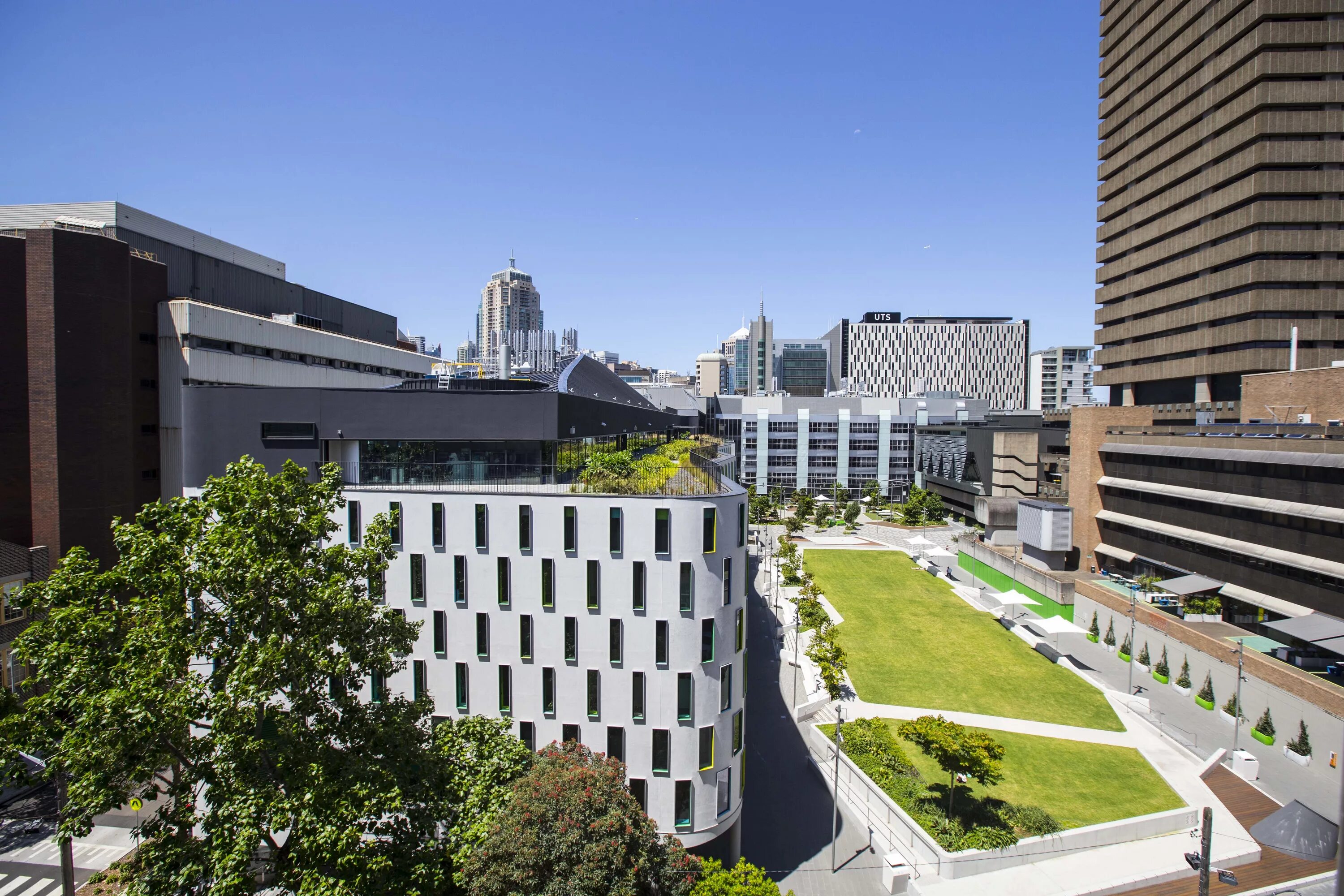 Uts. University of technology sydney uts. кампус alumni green технологического университета в сиднее. university of technology sydney qs. университет маккуори в сиднее экстерьер.