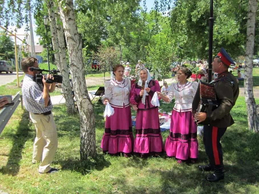 Какие природные объекты запечатлены в песенном фольклоре. Ансамбль верхний Дон Калининский. Фольклорный коллектив верхний-Уймон. Верхний Дон в станице Мигулинской. Станица Мигулинская.