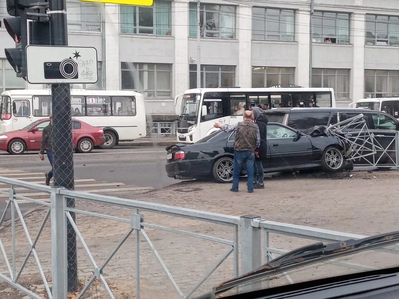 Жесть архангельск вконтакте. Архангельск Троицкий Воскресенская. Авария на перекрестке в Архангельске. Воскресенская-Троицкий ДТП.