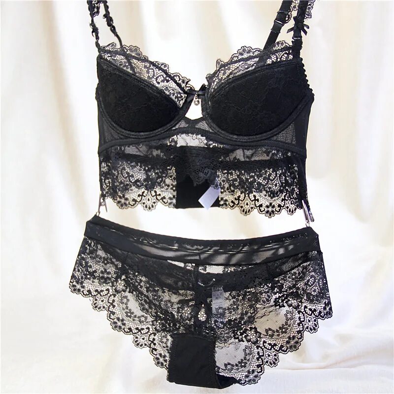 Lace lingerie. Нижнее белье черное с кружевом. Черное кружевное нижнее белье. Комплекты Нижнего белья для девушек кружевные. Гипюр нижнее белье.