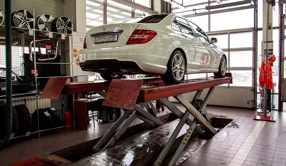 Вибростенд для подвески автомобиля. Вибростенд maha. вибростенд бмв g30. диагностика ходовой мерседес w212. вибростенд подвески автомобиля.
