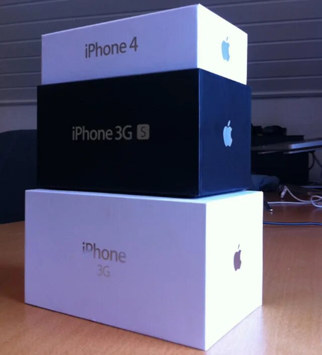 Хитрец с коробкой от айфона. Коробка айфон 3g. Коробки от айфона 2g и 3gs. Iphone 3 g Box. Iphone 2 коробка.