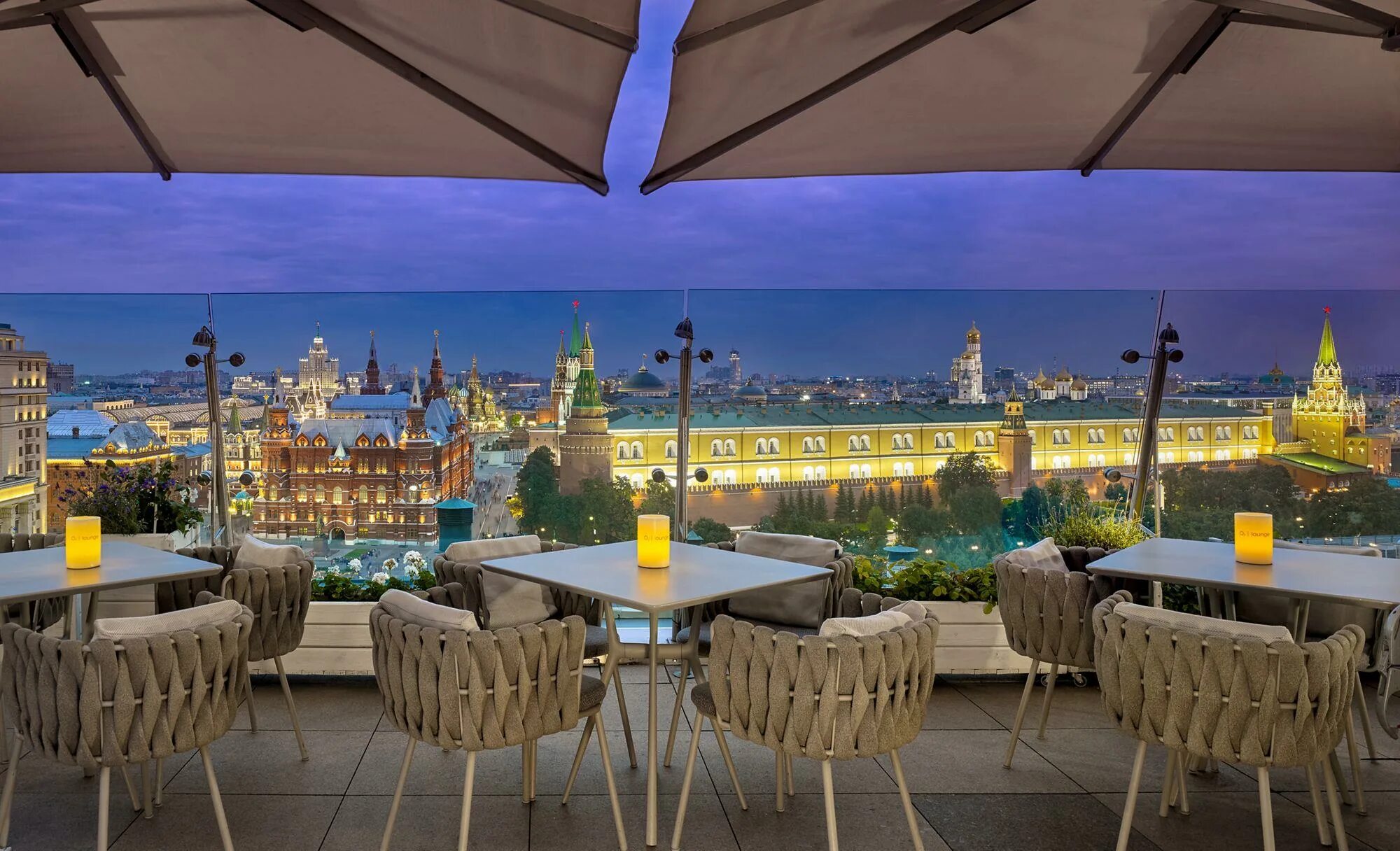 Веранды в москве 2024. Терраса о2 Ритц Карлтон. O2 Lounge в Ritz Carlton. Ритц-Карлтон Москва веранда. Ресторан o2 Lounge the Carlton Moscow.