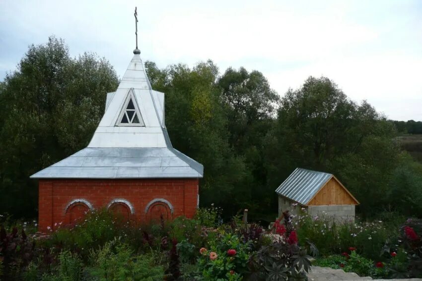 Димитрие солунский храм дмитровский погост. Родник 12 апостолов задонск. Архангельские борки. Храм димитрия солунского архангельские борки. Архангельские борки церковь.
