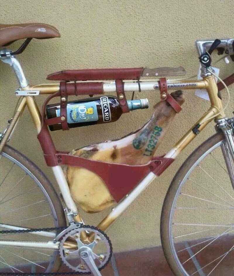 Хомон. Велосипед с хамоном. Велосипед с вином и хамоном. Велопрогулка. Велосипед с шампанским.