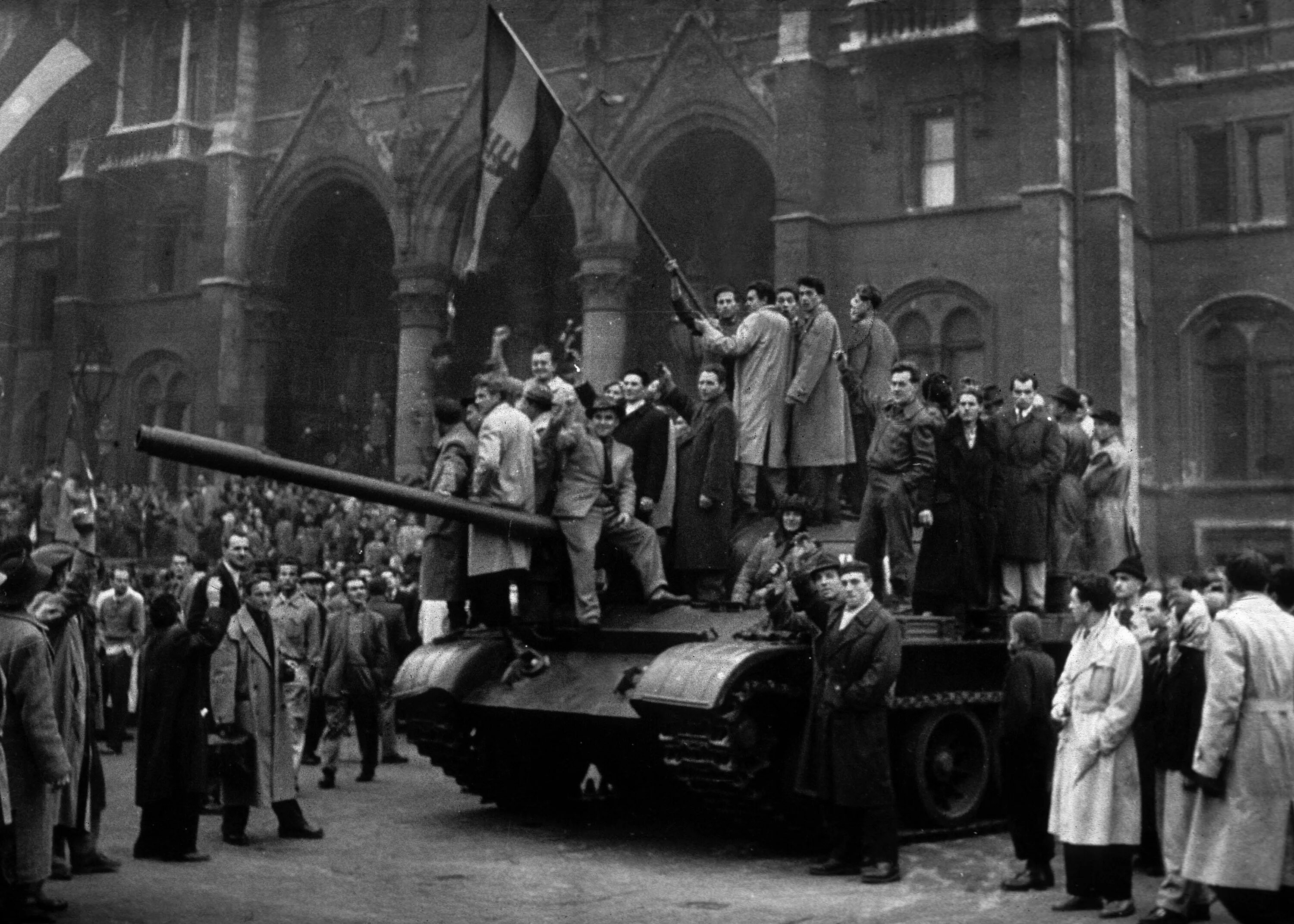 Антисоветское восстание в Венгрии 1956. Венгерское восстание 1956. Революция в Венгрии Восстания 1956 г.. Венгерский кризис дата