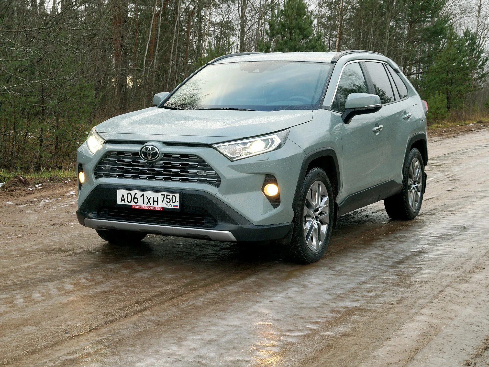 Купить тойоту рав 4 в нижнем новгороде. Toyota rav4 2020. Toyota rav4 Grey. Тойота рав 4 зеленая. Рав 4 серый.