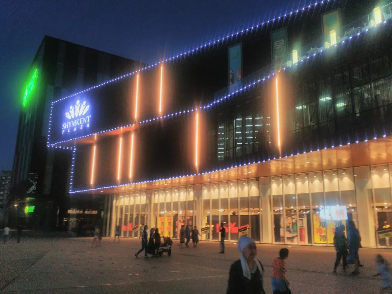 Шымкент торговый центр шымкент плаза. Diamond plaza шымкент. Тц diamond plaza магазин. Даймонд плаза шымкент. Шымкент торговый центр.