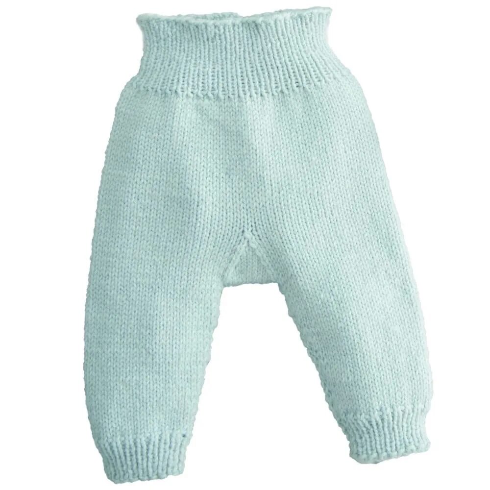 Штанишки для новорожденных 6 месяцев спицами. Штанишки для новорожденного спицами 0-3. Штаны спицами для новорожденных. Вязаные штаны для детей. Вязаные штанишки для новорожденных.