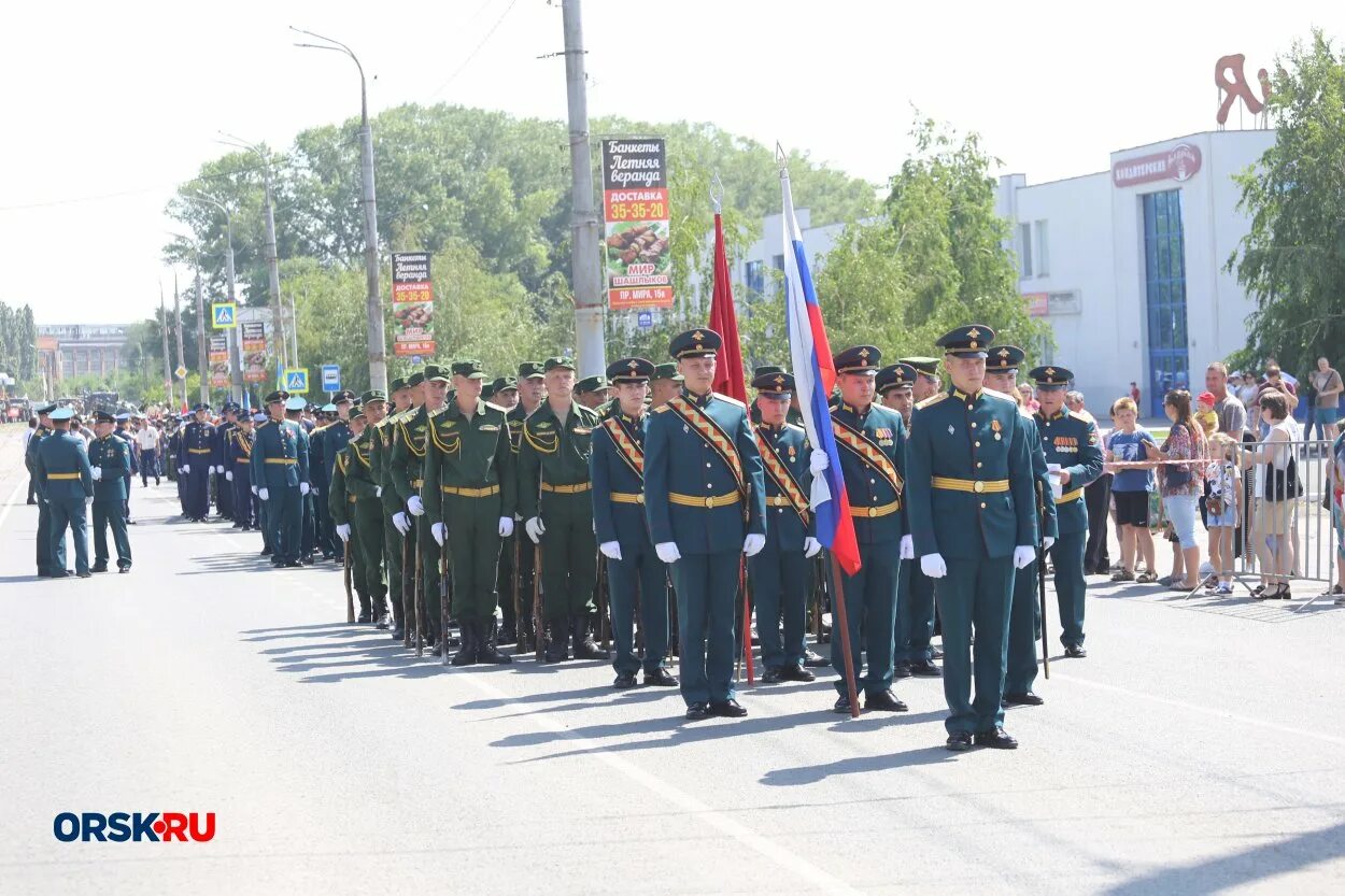 10 лет параду