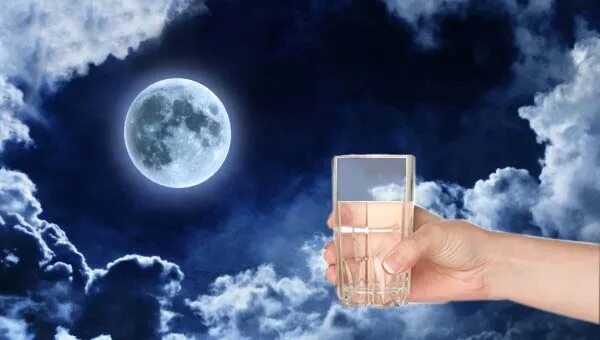 Как зарядить в полнолуние. Лунная вода. стакан воды и луна. стакан воды в полнолуние. полнолуние вода.