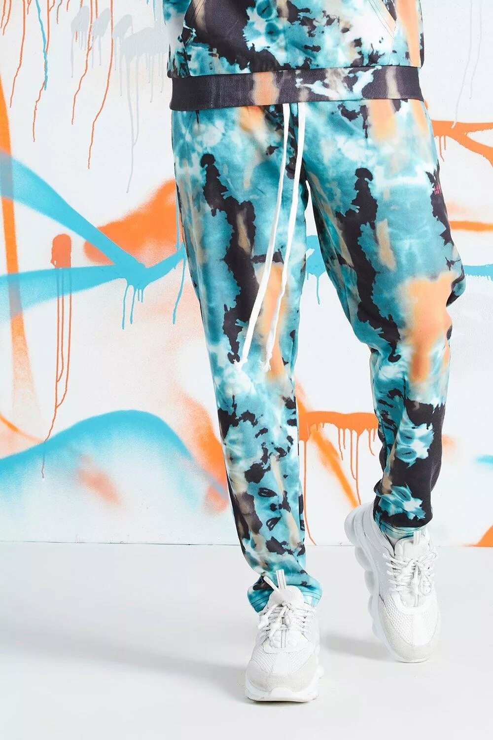 мужские спортивные брюки с принтом. джоггеры с принтом. джоггеры с мраморным принтом. джоггеры с принтом. джоггеры с принтом мужские.