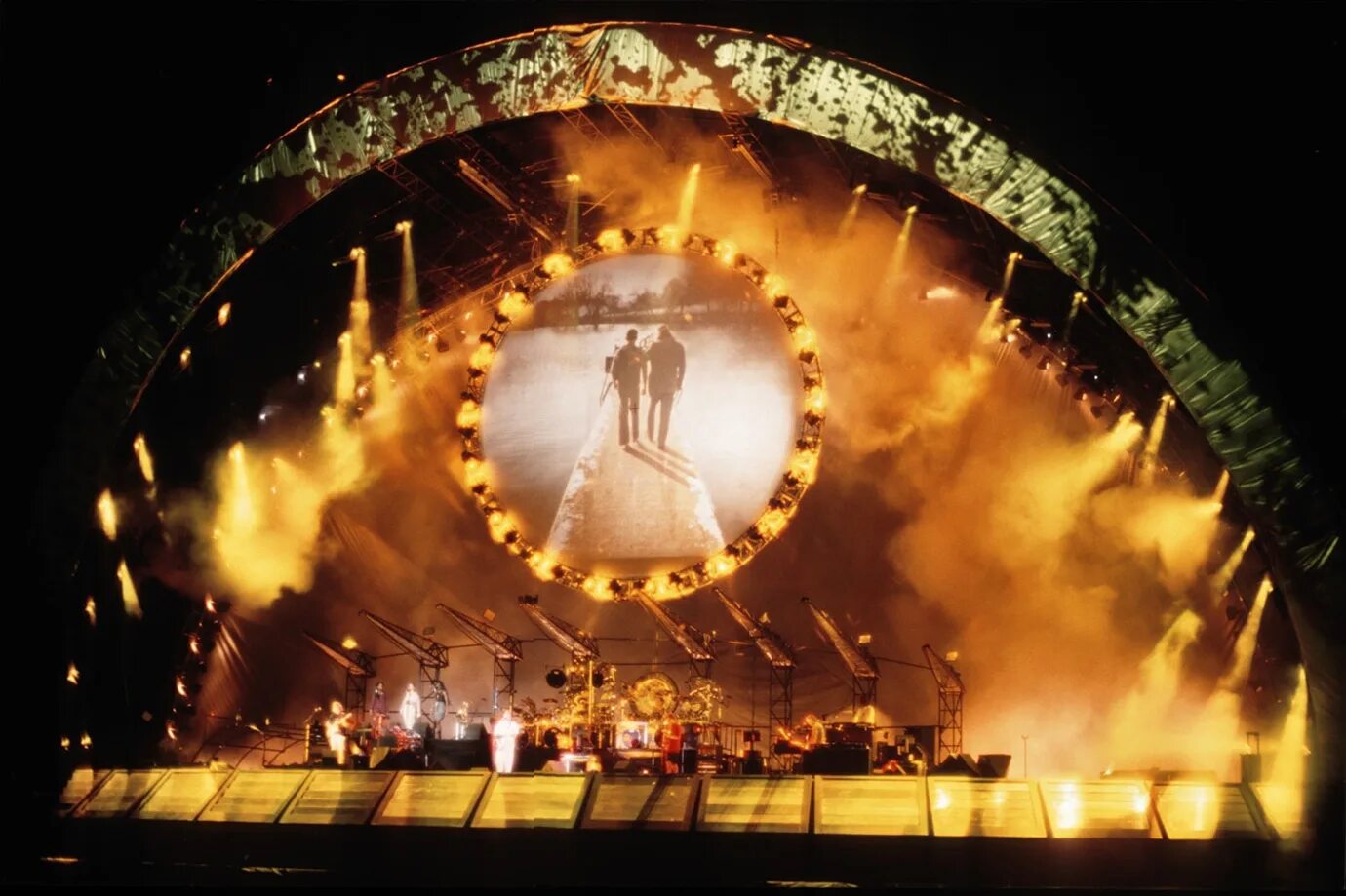 Live at earls court [blu-ray]. Пинк флойд пульс концерт. Концерт pink floyd 1994. Пинк флойд пульс бэк вокалистки. Pink floyd pulse concert.