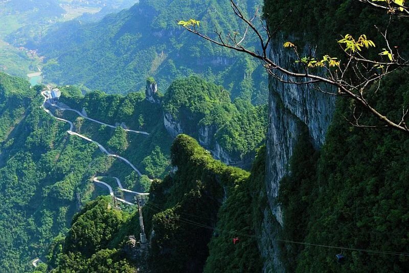 гора тяньмэнь небесные врата. китайские небесные горы на территории пяти. китайские небесные горы на территории пяти. тяньмэнь хунань. гора тяньмэнь небесные врата.