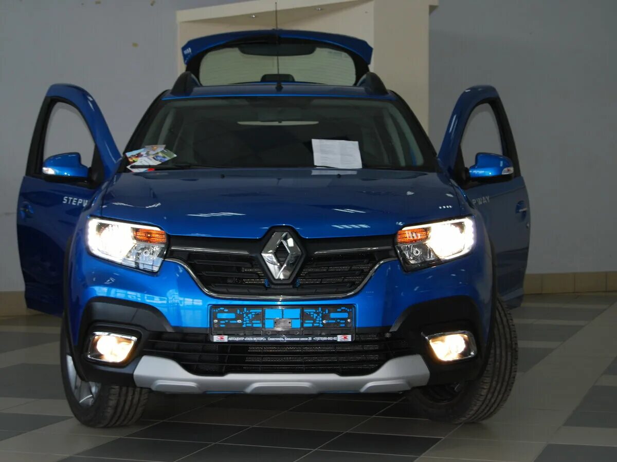 Renault sandero 2018. Renault Sandero Stepway  Drive "1.6л., 16-кл.,  113 л.с." "АТ (CVT, X-Tronic)" 2022 лазурно-синий.