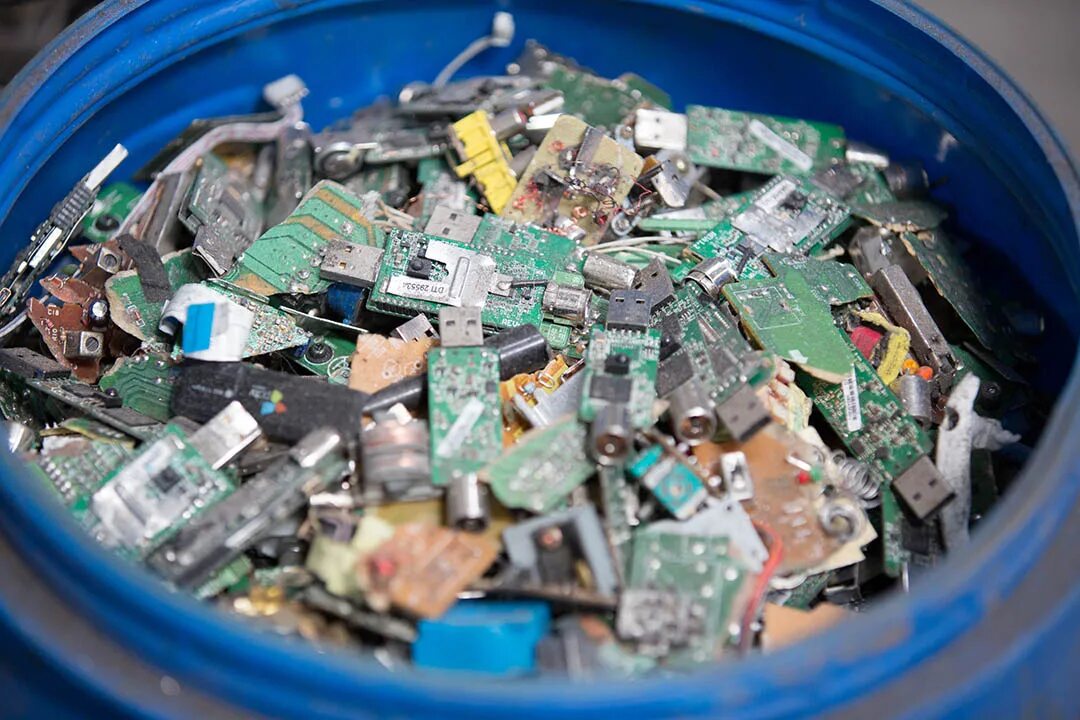 Банка для металлолома. Принимают ли консервные банки в металлолом. E-Scrap. Картинки коллекции Energy Scrap.