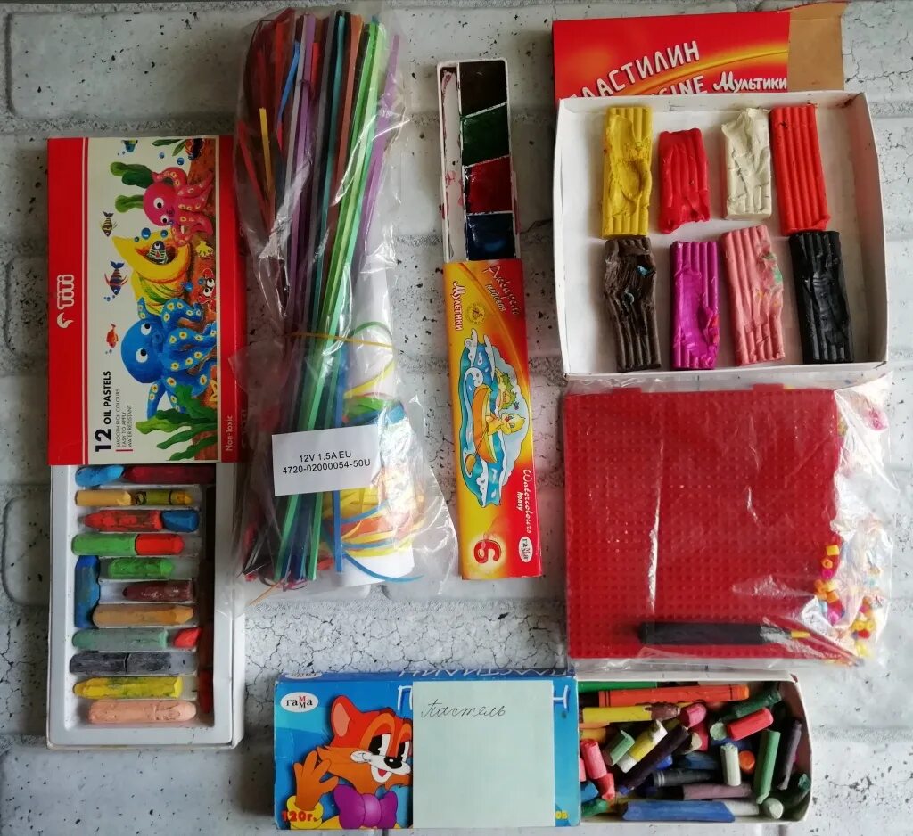 Коллекция из пластилина хранились в шкафу. Пластилин и краски рукоделье. Детское творчество пластилин краски. Пластилин, краски, цветная бумага. Набор красок пластилинов.