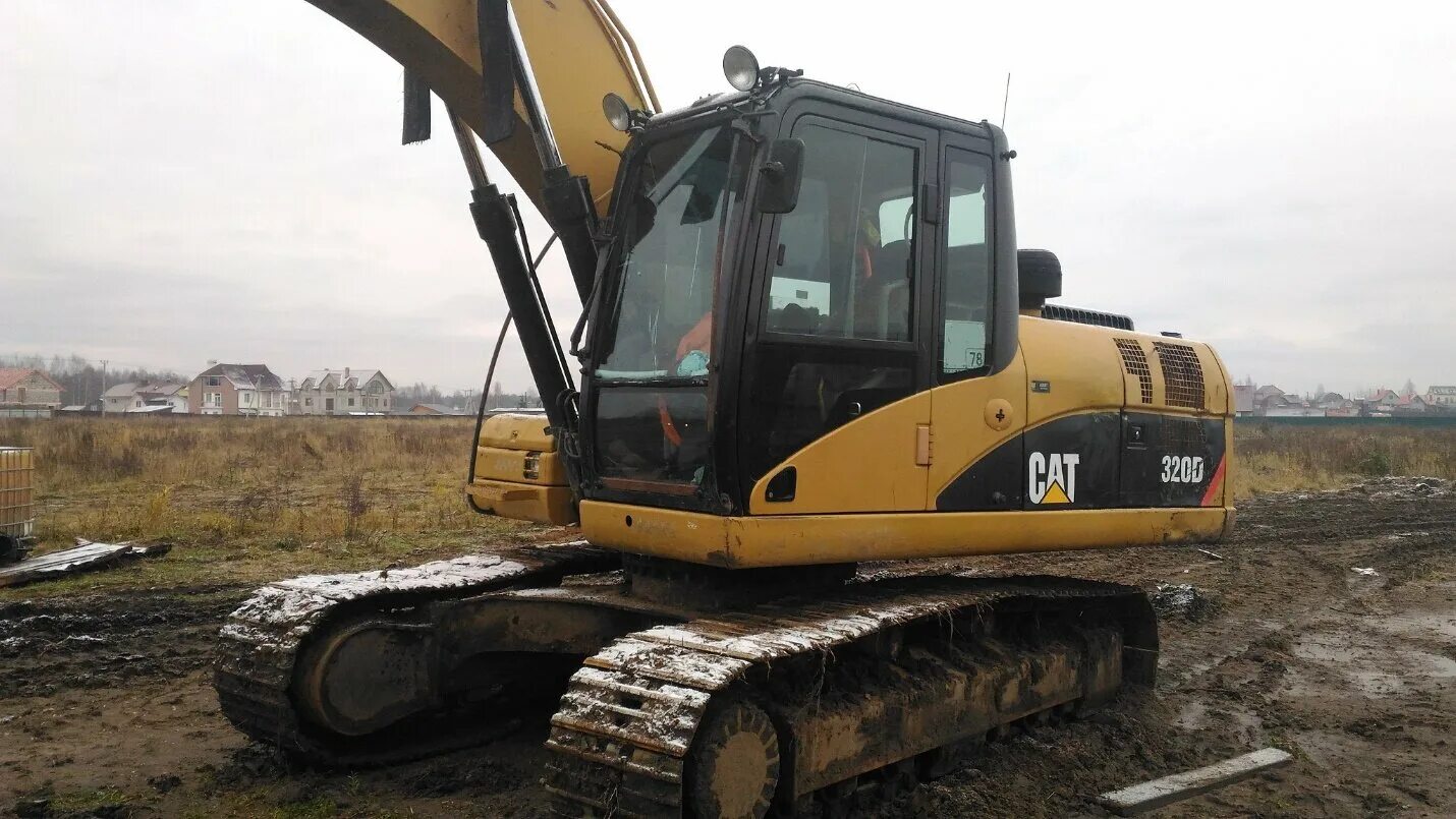 Выработка экскаватора. Экскаватор Caterpillar 320d. Cat 320 экскаватор. Caterpillar 320. Гусеничный Cat 320.